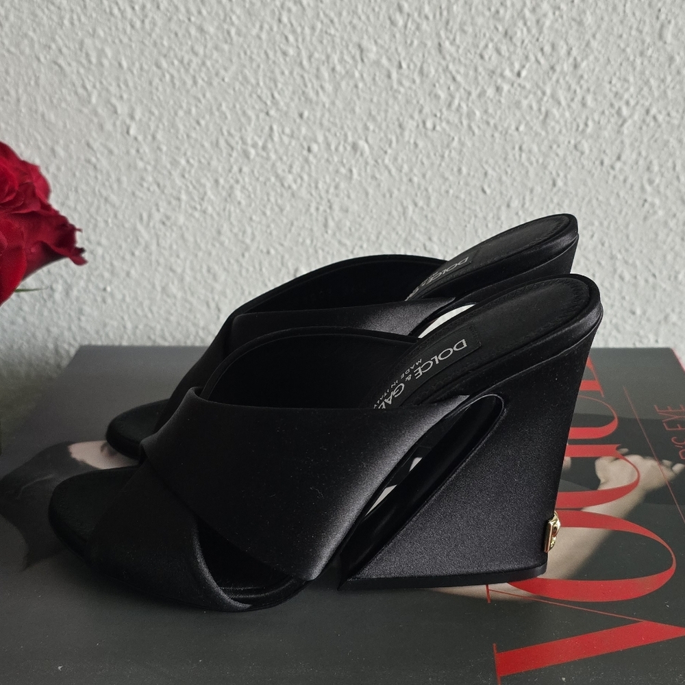 Dolce & Gabbana satin mule 36